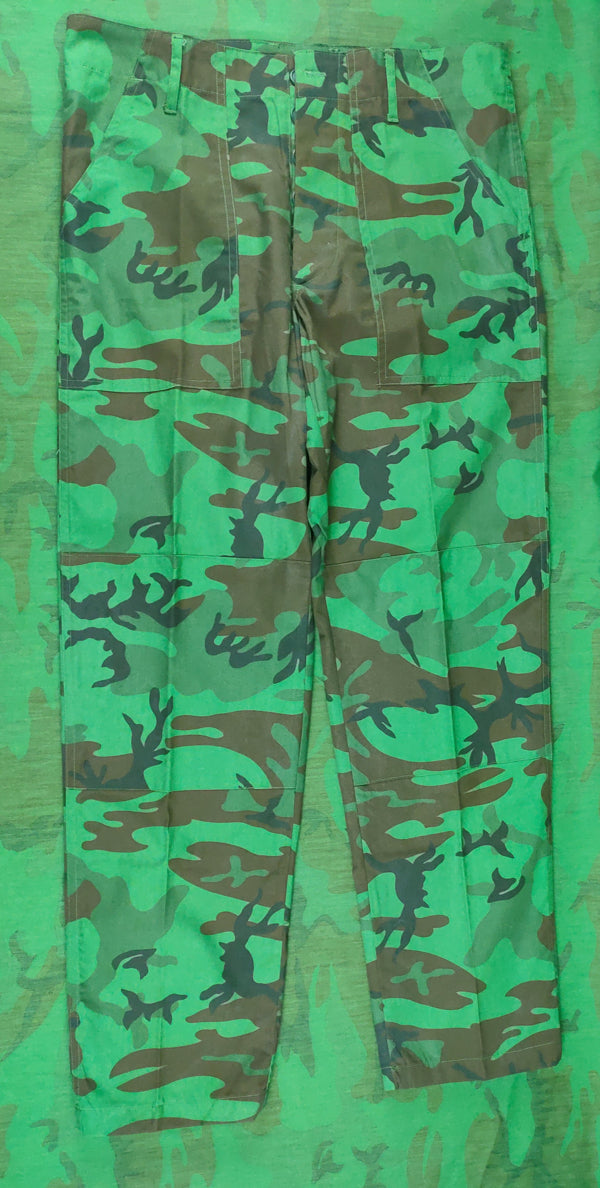 Medium Nhay-du Vietnamese Airborne Camo Leaf Pattern Zipper Shirt & Pants