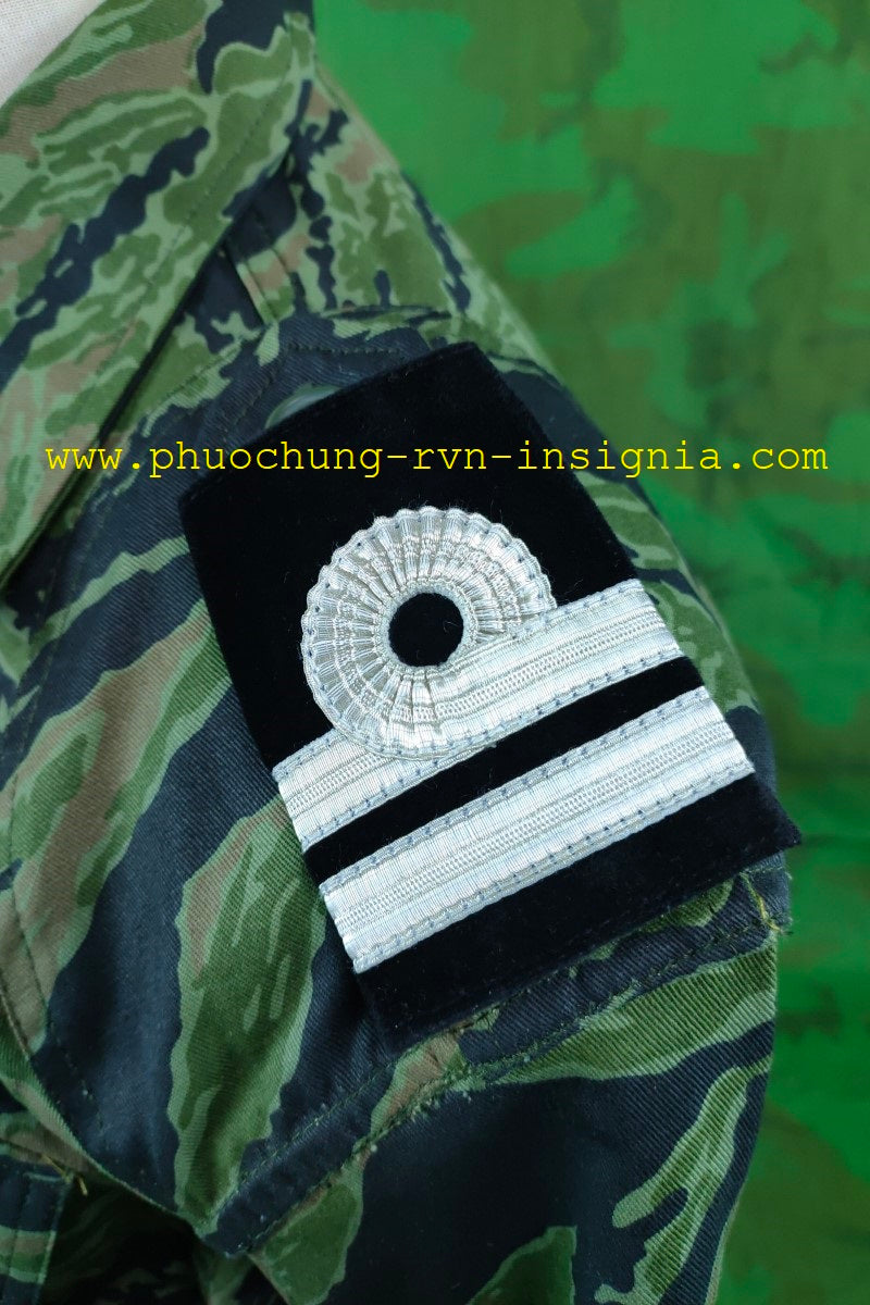 Thuy-Quan Luc-Chien Dai-Uy / VNMC Captain Shoulder Rank Slide Set