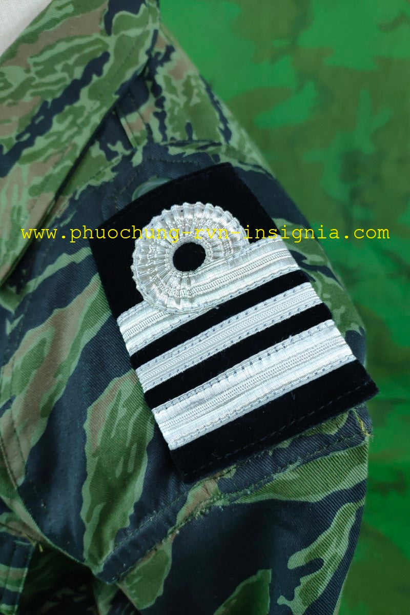Thuy-Quan Luc-Chien Thieu-Ta / VNMC Major Shoulder Rank Slide Set
