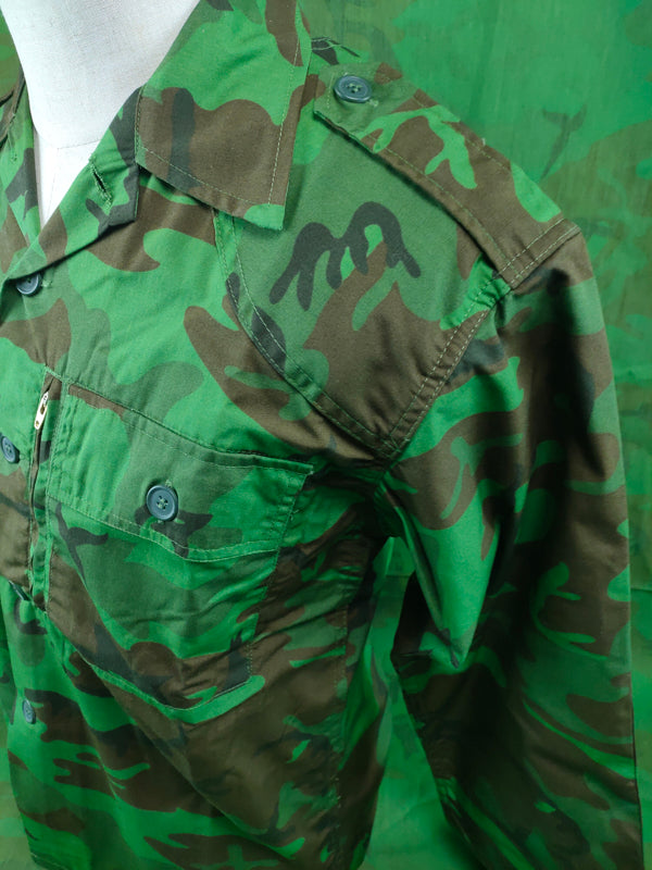 Medium Nhay-du Vietnamese Airborne Camo Leaf Pattern Zipper Shirt & Pants