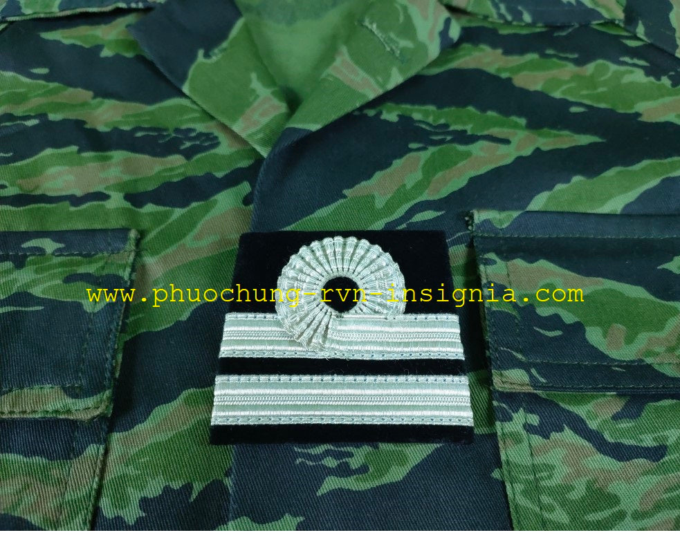 Thuy-Quan Luc-Chien Dai-Uy / VNMC Captain Pin On Chest Rank Single