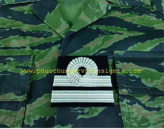Thuy-Quan Luc-Chien Dai-Uy / VNMC Captain Pin On Chest Rank Single
