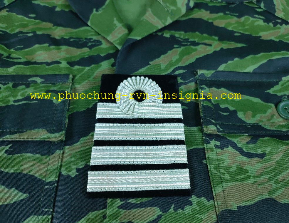 Thuy-Quan Luc-Chien Dai-Ta / VNMC Colonel Pin On Chest Rank Single