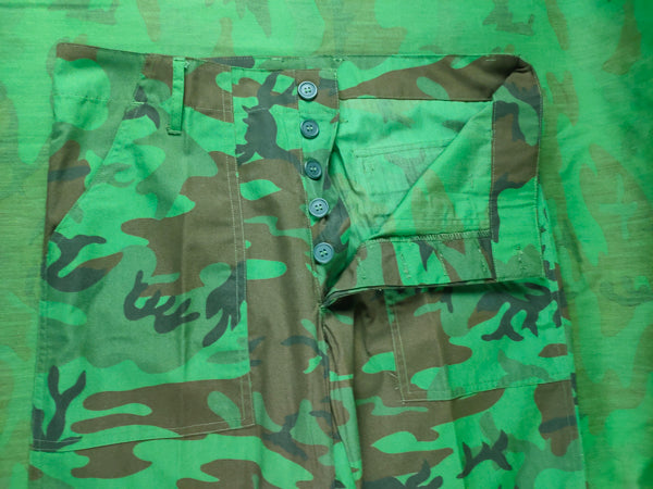 SMALL Nhay-du  Vietnamese Airborne Camo Leaf Pattern Zipper Shirt & Pants