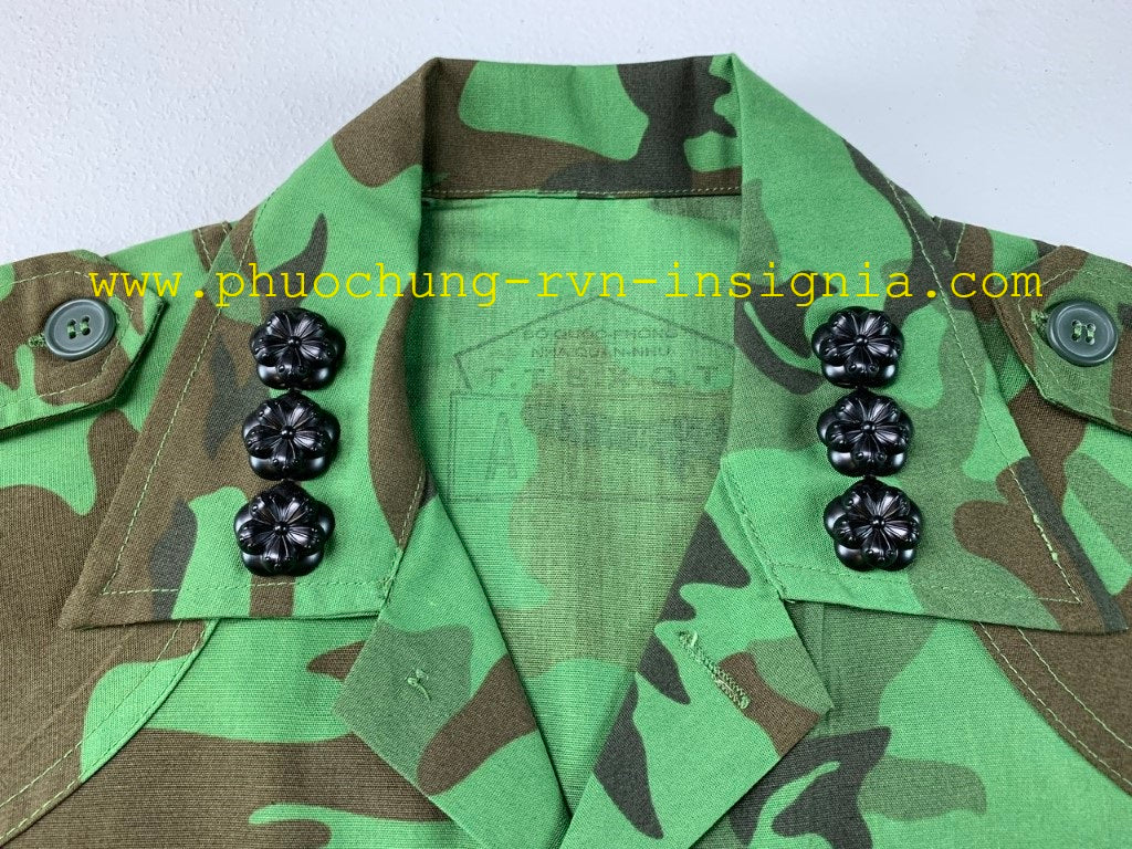 Mid war RVN Dai-Uy / Captain - Officer Combat Subdued Metal Collar Rank Badge
