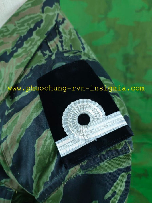 Thuy-Quan Luc-Chien Thieu-Uy / VNMC Second-Lieutenant Shoulder Rank Slide Set