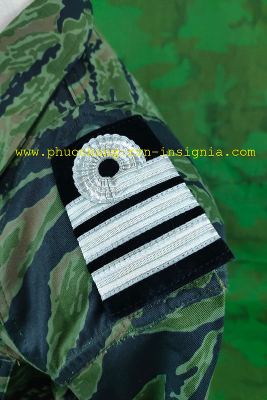 Thuy-Quan Luc-Chien Trung-Ta / VNMC Lieutenant-Colonel Shoulder Rank Slide Set