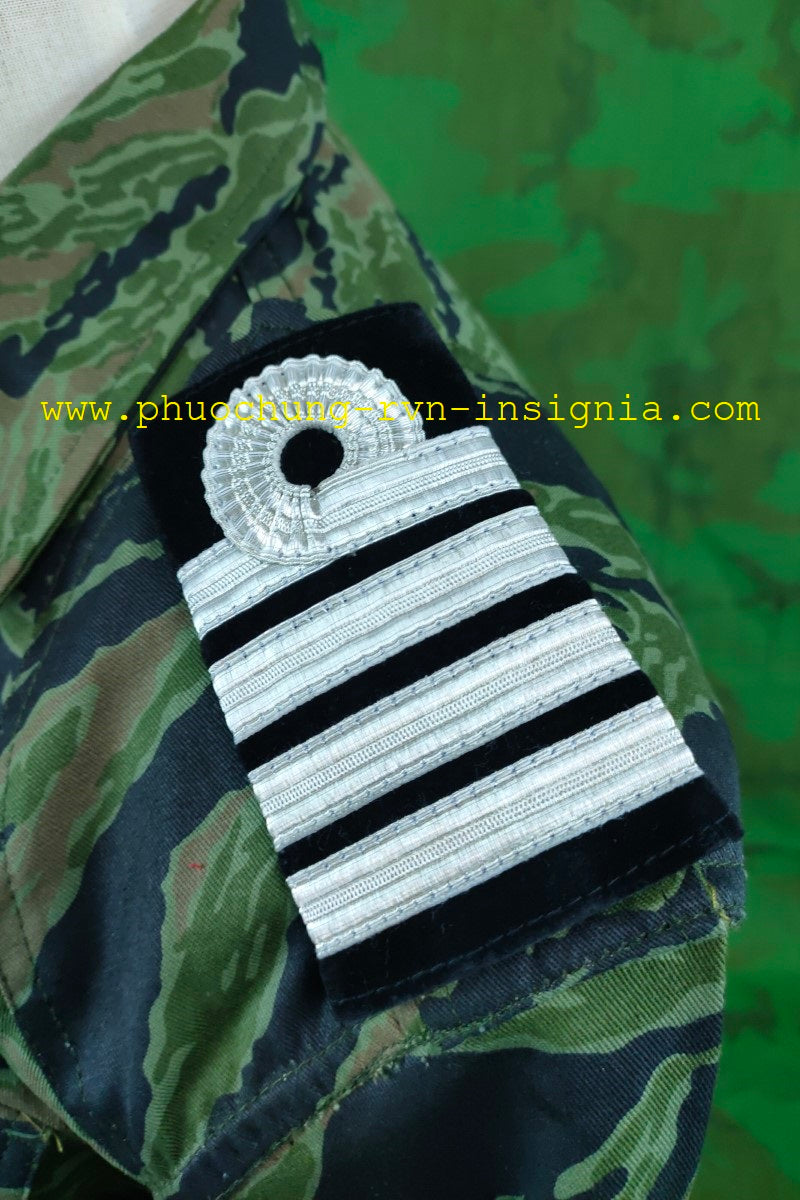 Thuy-Quan Luc-Chien Dai-Ta / VNMC Colonel Shoulder Rank Slide Set