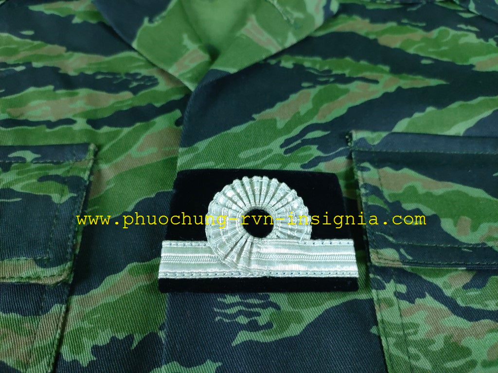Thuy-Quan Luc-Chien Thieu-Uy / VNMC 2nd Lt Pin On Chest Rank Single
