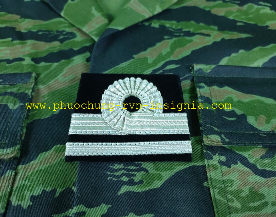 Thuy-Quan Luc-Chien Trung-Uy / VNMC 1st Lt Pin On Chest Rank Single